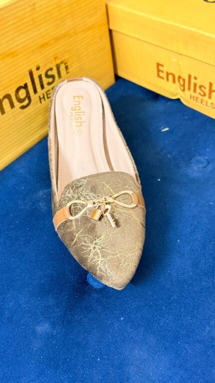Elegant Women’s Golden Pumps